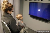 How Hearing and Deaf Infants Process Information Differently