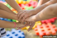 How Narcissistic Leaders Charm Children and Families