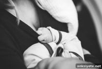 Breastfeeding by Depressed Moms Aids Baby Mood, Brain and Bonding