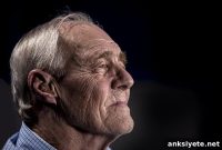 How Lifelong Knowledge Clutters Older Adults’ Memory