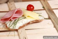 Daytime Eating Linked to Improved Mental Health