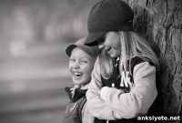 How Children Adapt Their Behavior in Different Social Settings