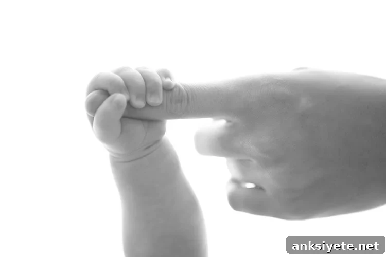 New Study Links Father's Age and Lifestyle to Birth Defect Risk 2 Image shows a dad holding a baby's hand.