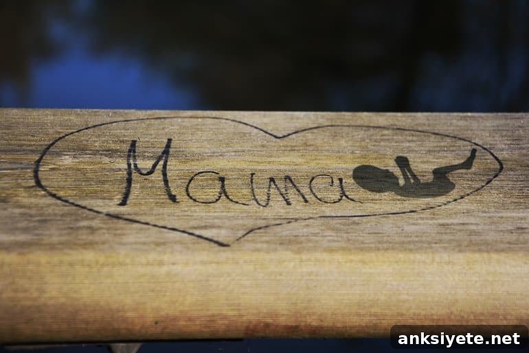 This shows the word mama, a drawing of a baby and a heart